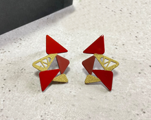画像をギャラリービューアに読み込む, 【漆ing/三角・赤に金】Paper Jewelry × 漆 ピアス