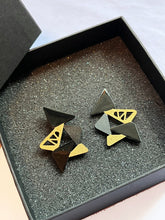 画像をギャラリービューアに読み込む, 【漆ing/三角・黒に金】Paper Jewelry × 漆 ピアス